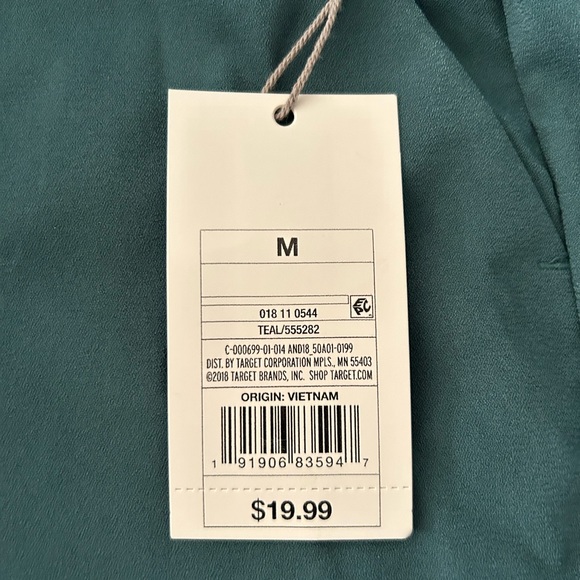 Green short with tag - Picture 4 of 4